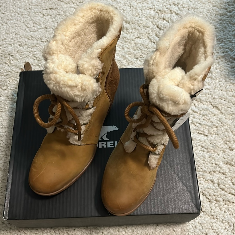 Sorel bootie w shearling fur